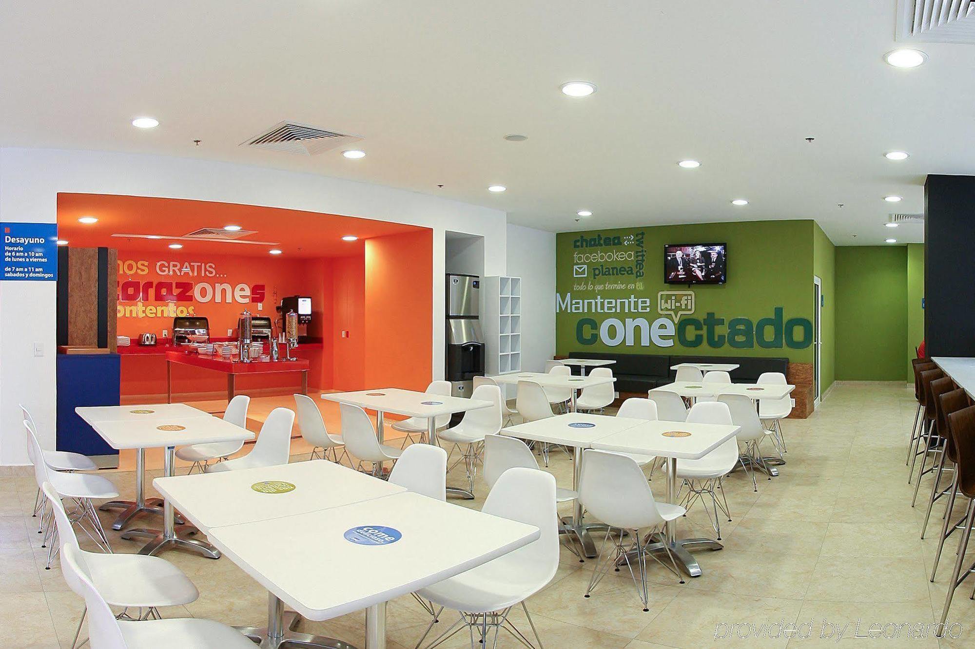 One Leon Poliforum Exterior photo